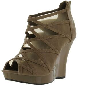 Qupid Luxe Bristol Taupe Distress PU Womens sandals 5.5 NEW